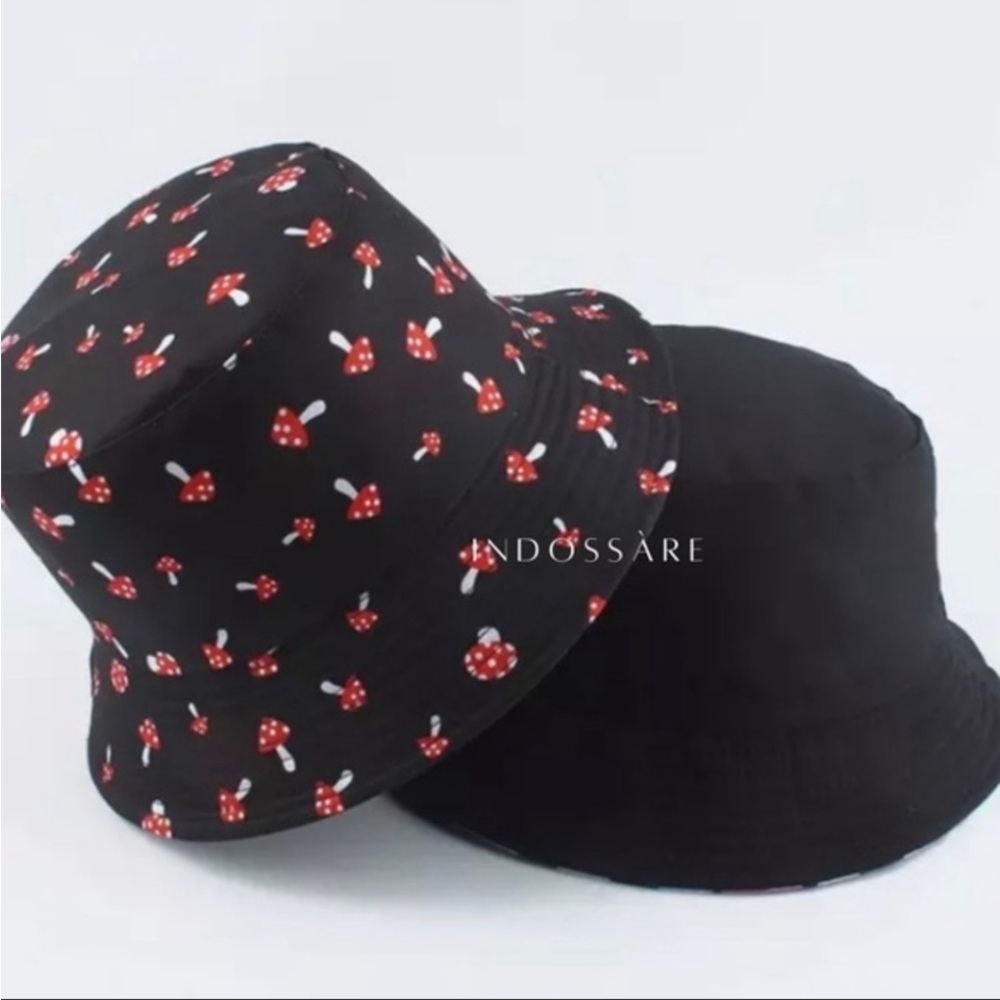 REVERSIBLE SHROOM BUCKET HAT! NWT